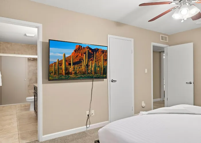 Stylish W Hot Tub, Heated Pool & Game * Phoenix