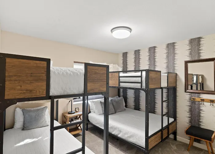 Stylish W Hot Tub, Heated Pool & Game Ferienhaus