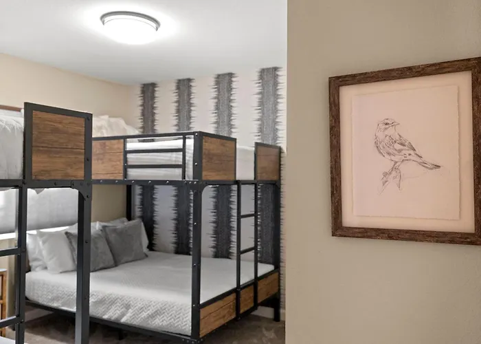 Stylish W Hot Tub, Heated Pool & Game Ferienhaus