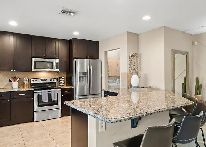Stylish W Hot Tub, Heated Pool & Game