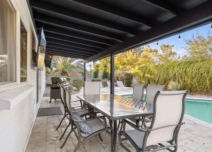 Stylish W Hot Tub, Heated Pool & Game *