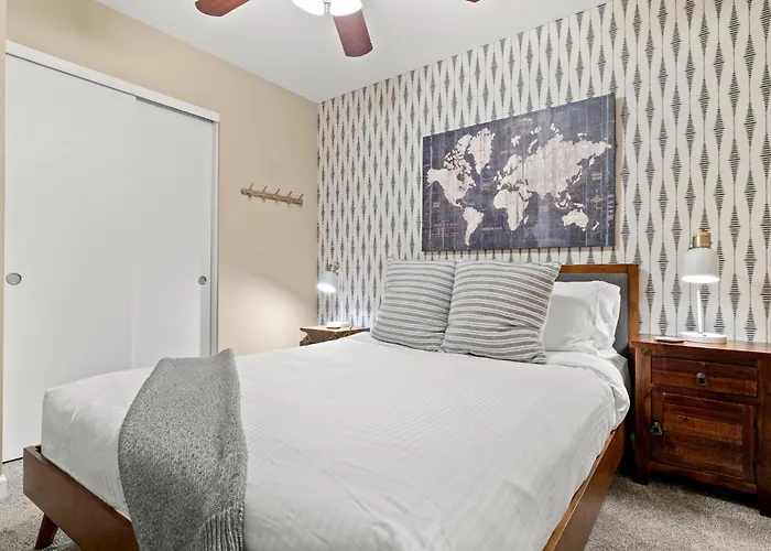 Stylish W Hot Tub, Heated Pool & Game Ferienhaus Phoenix