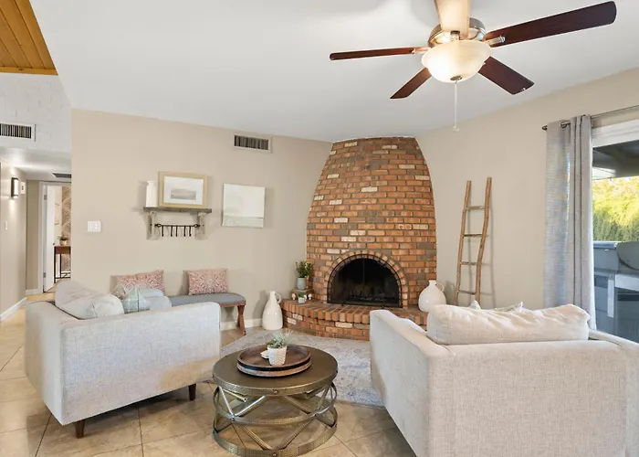 Stylish W Hot Tub, Heated Pool & Game Ferienhaus Phoenix