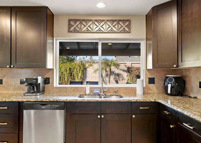 Stylish W Hot Tub, Heated Pool & Game
