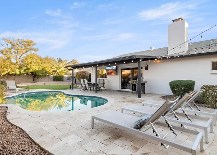 Stylish W Hot Tub, Heated Pool & Game Ferienhaus