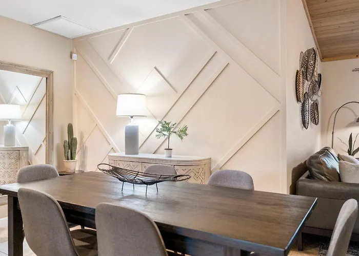 Ferienhaus Stylish W Hot Tub, Heated Pool & Game