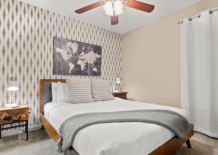 Stylish W Hot Tub, Heated Pool & Game *