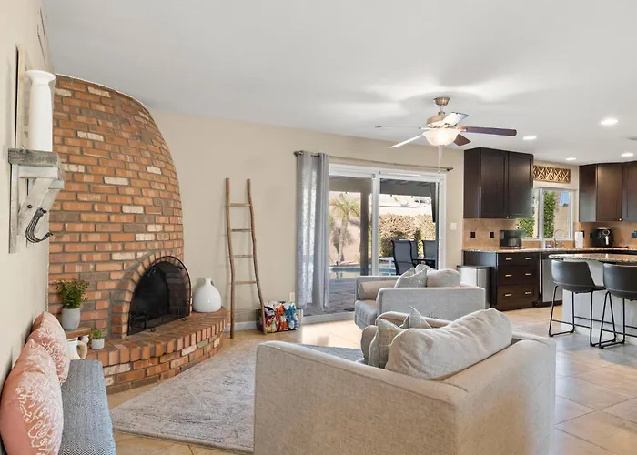 Stylish W Hot Tub, Heated Pool & Game *