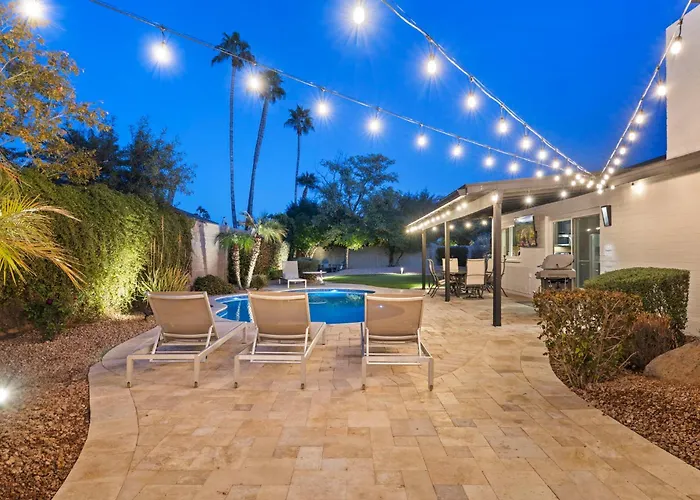 Stylish W Hot Tub, Heated Pool & Game Ferienhaus *