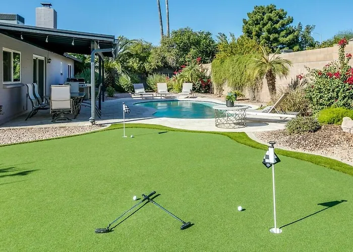 Stylish W Hot Tub, Heated Pool & Game Ferienhaus *